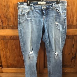 TORRID . NEVER WORN BOYFRIEND JEANS.price is set